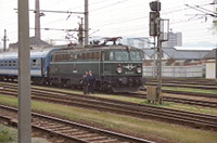 1042 044 mit einem Zug der Rollenden Landstrasse in Linz Hbf.