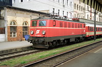 1141 020 im Hauptbahnhof Linz.