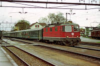 11 111 fährt mit einem Regionalzug in St. Margarethen ein.