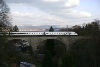Ein RABDe 500 020 auf der Brücke bei Kreuzlingen-Bernrain