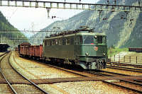Ae 6/6 Nr. 11491 mit einem Güterzug in Göschenen