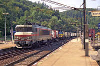 BB 22 261 mit einem Güterzug beim Bahnhof Lutzelbourg.