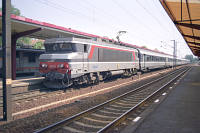 BB 15 023 hält mit dem Schnellzug im Bahnhof Saverne.
