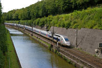 TGV-POS 4412 in Richtung Paris am Arzviller Doppeltunnel.