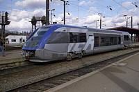 Als Zug 60716 nach Obernai fährt der X 73504 aus dem Bahnhof Strasbourg aus.