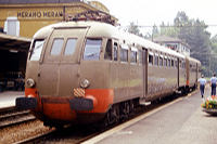 Ein ALe 840 im Bahnhof Meran.