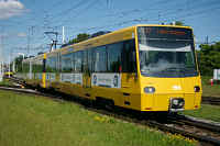 DT 8.10 Nr. 3304 ist auf der Linie U2 zum Höderlinplatz unterwegs. Das Bild entstand bei der Einfahrt in die Haltestelle Mineralbäder.