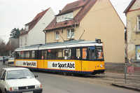 Wagen 7 fährt in die Endhaltestelle Söfflingen ein.