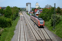 425 304 verlässt den Bahnhof Bondorf Richtung Eutingen.