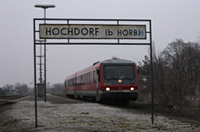 Ein 628.2 verlässt den Bahnhof Hochdorf in Richtung Freudenstadt