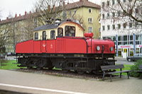 Lok 2 der DEBG auf einem Sockel beim Albtalbahnhof in Karlsruhe