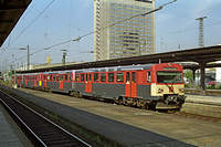 Zwei VT der FKE (Frankfurt-Königsteiner-Eisenbahn) im Hauptbahnhof Frankfurt/Main.