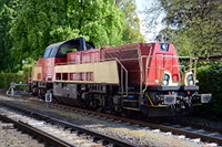 V 180 wartet in Konstanz auf den leeren Holcim-Zug.