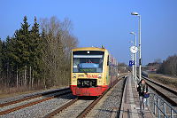 Aus Rottweil kommend erreicht VT 244 den Trossinger Staatsbahnhof