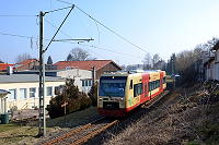 VT 234 ist auf den Gleisen der Trossinger Eisenbahn unterwegs