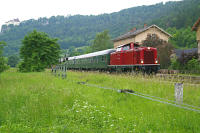 Durchfahrt des Zuges in Hausen im Tal (KBS 755) in Richtung Sigmaringen.